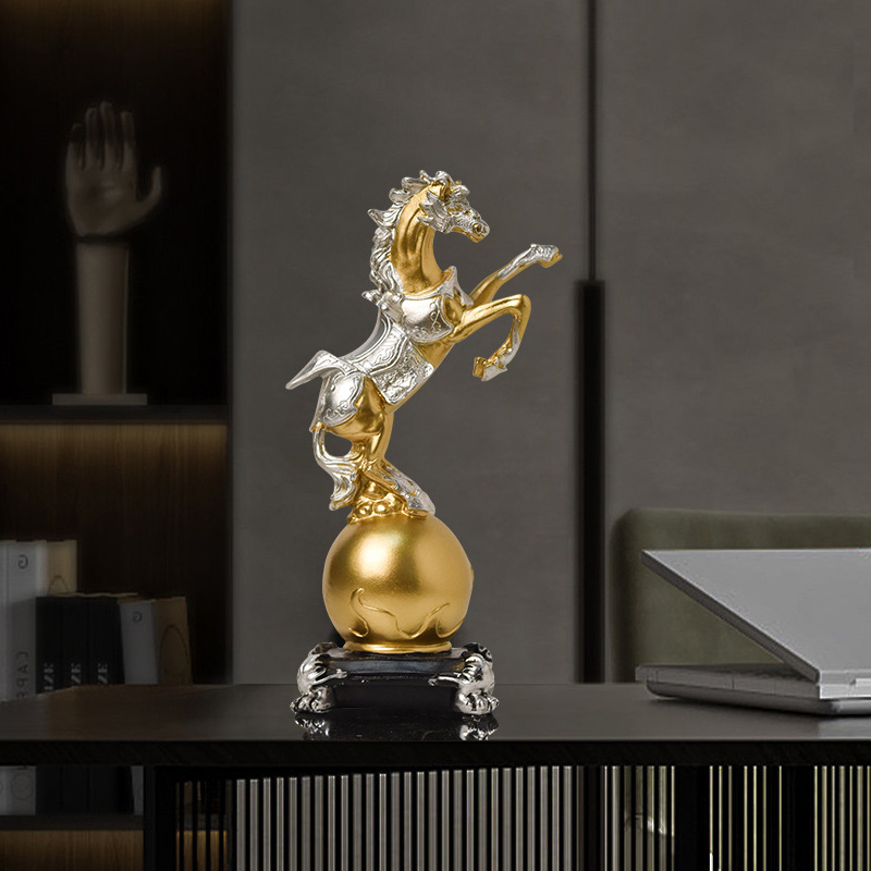 人気の馬の像、軽くて豪華な家の装飾品、リビングルームのエントランスホールのテレビキャビネットの装飾、幸運の馬年工芸品