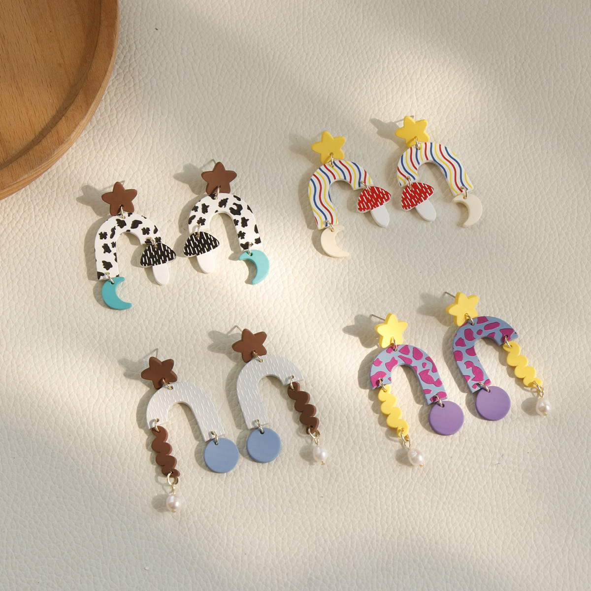 Wavy fashionable cute acrylic earrings from pearl