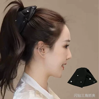 轻奢赫本风三角抓夹女2026新款鲨鱼夹后脑勺高端精致蝴蝶结发夹