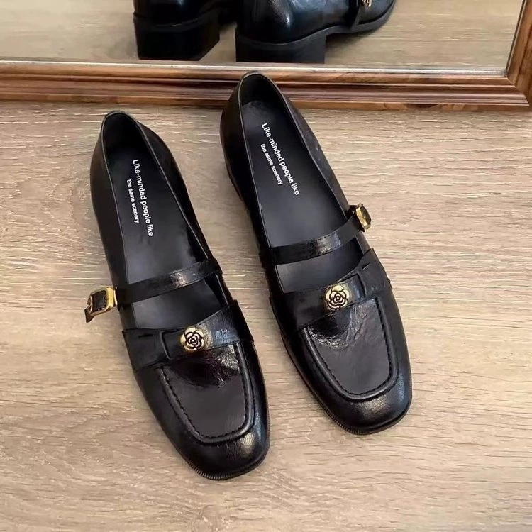 Французские туфли Мэри Джейн на одной пуговице для женщин, весна-лето 2025, новые туфли с камелиями, британский стиль, на толстом каблуке, маленькие кожаные туфли