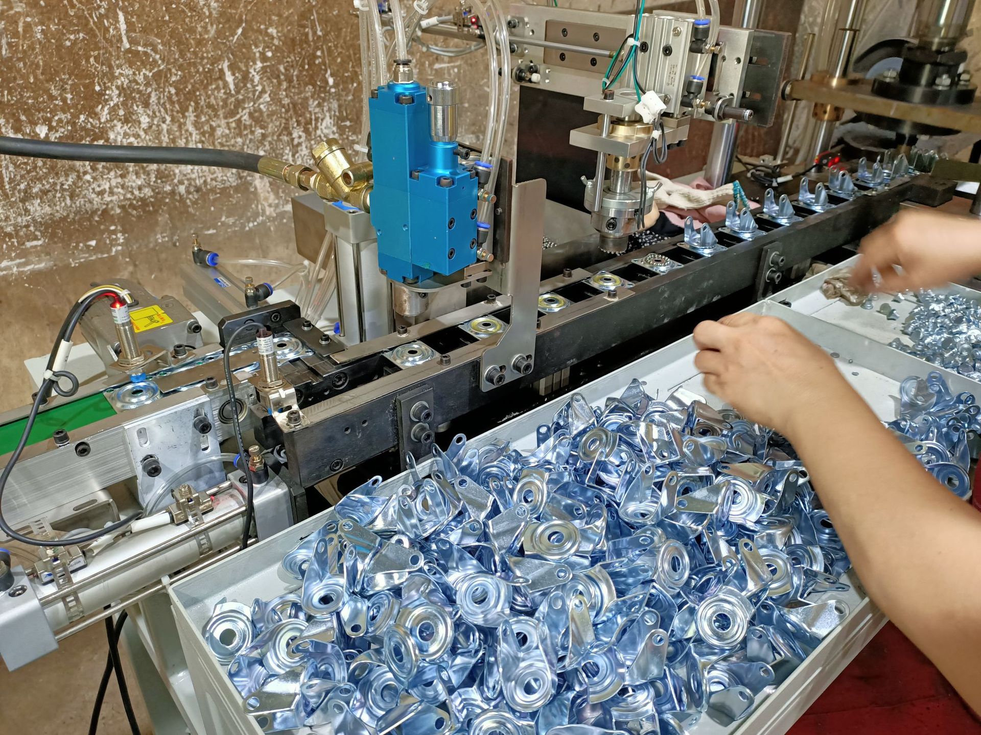 3寸载重PP脚轮轻型家具轮2.5寸工业机柜万向轮2寸1.5寸1.25寸1寸