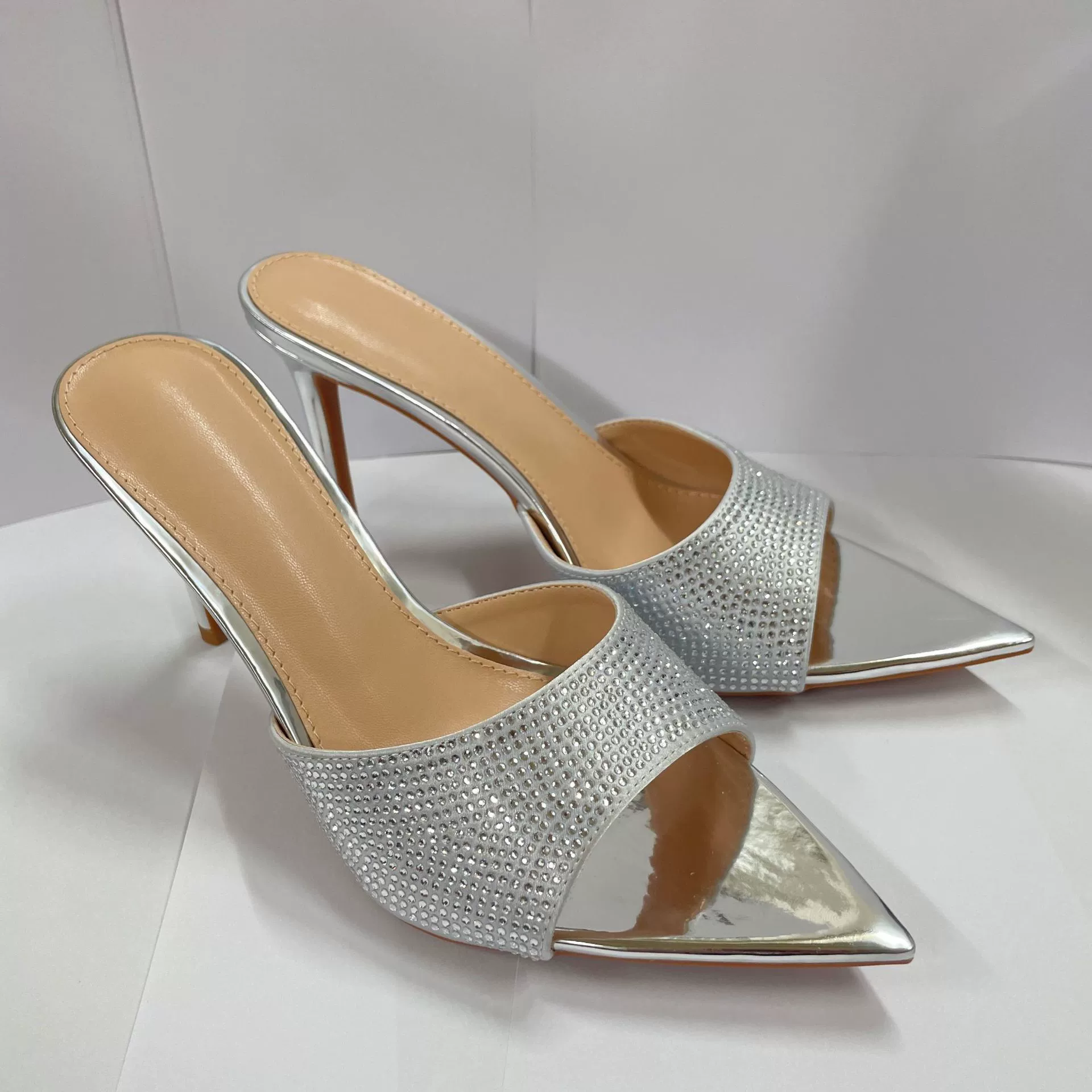 Красивые летние женские туфли на высоком каблуке со стразами и юбкой, туфли на высоком каблуке с острым носком для верхней одежды, сексуальные и не утомляющие ноги.