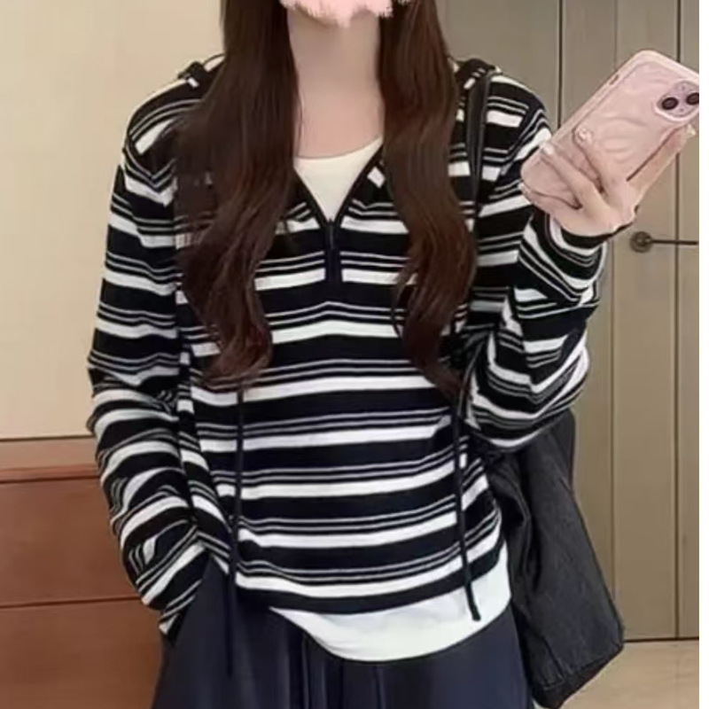 It Is Recommended by Xin Xin’S Boss Lady. the Fashionable Slimming Look Loose Pullover Half-Zip Hooded Fake Two-Piece Stripesd Knitwear