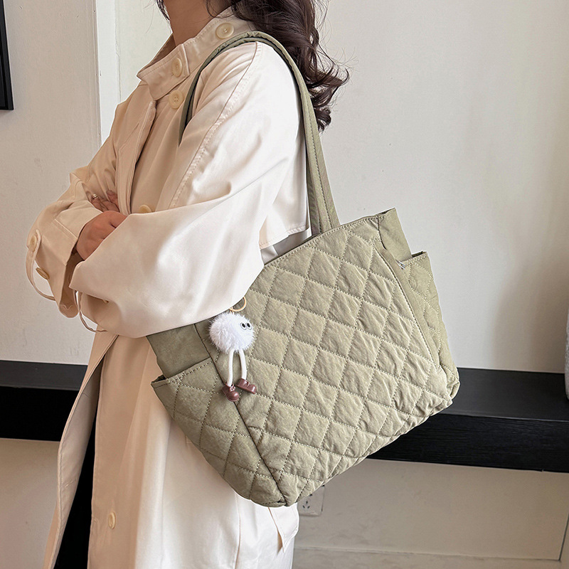 Women's Quilted Shoulder Bag Large Capacity Commuter Tote_voghion.com
