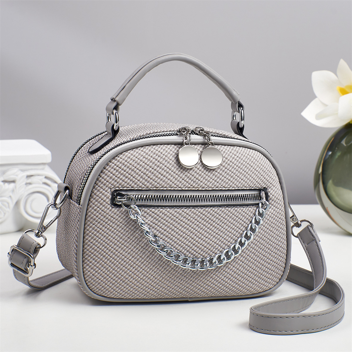 Nuevo estilo de lujo ligero patrón de serpiente moda todo-fósforo casual viajero portátil pequeño bolso redondo hombro diagonal bolso de mujer