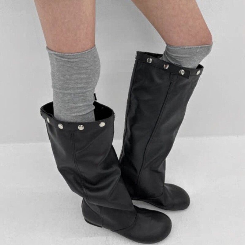 Korean Dongdaemun shopping service: Classic studded buckle punk retro style slip-on flat-soled women's riding boots Korean Dongdaemun shopping service: Classic studded buckle punk retro style slip-on flat-soled women's riding boots