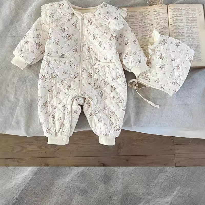 赤ちゃんの秋冬の薄い綿のワンピースの服の新型の赤ちゃんは綿を挟んで保温します。