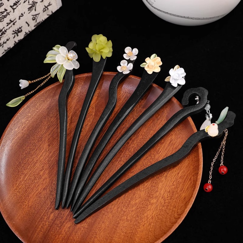 Nueva horquilla china 2025 nuevo estilo estilo antiguo horquilla mujer falda de cara de caballo de alta calidad estilo nacional horquilla de madera paso a paso horquilla tocado