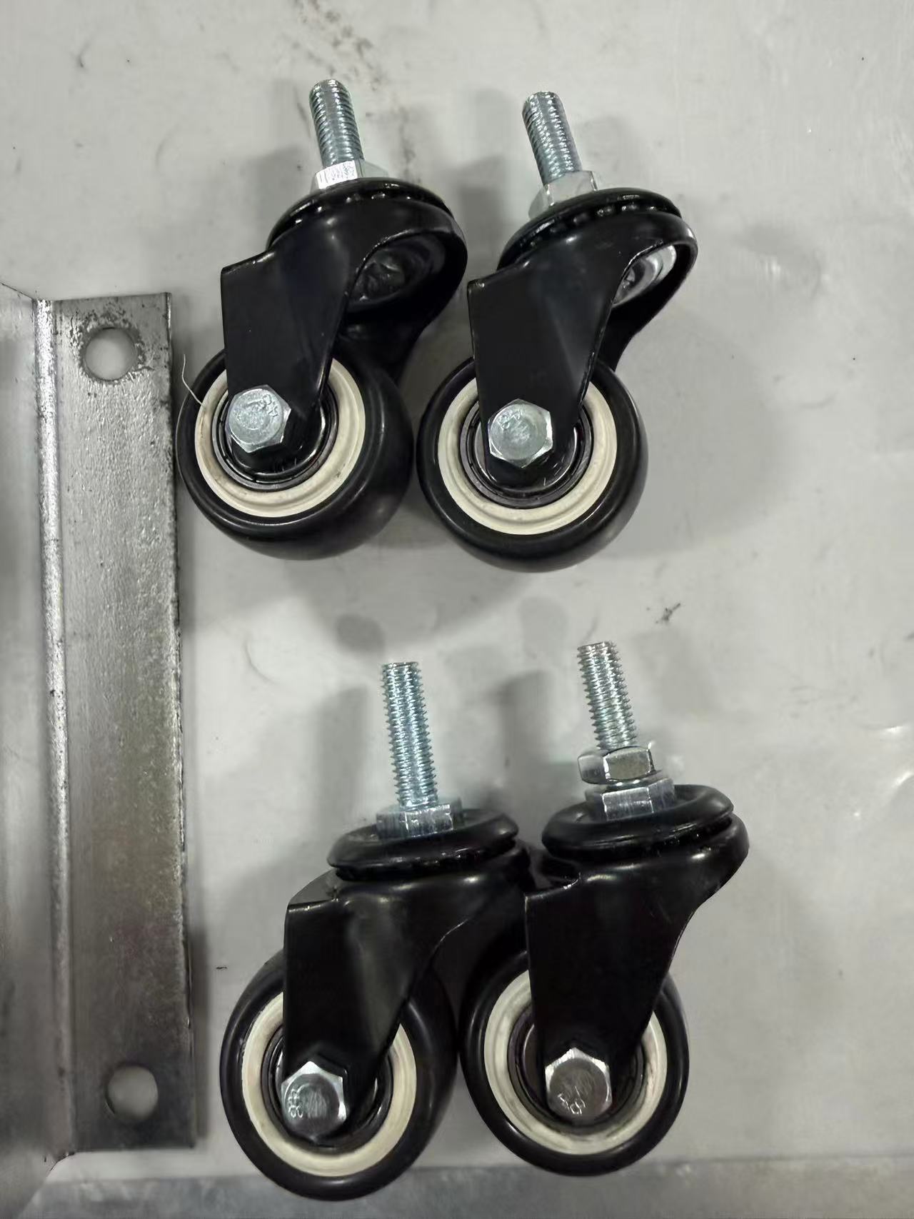 Emergency aid for flat tires on electric vehicles, trailers, tricycles, and motorcycles; a self-help tool for cycling assistance