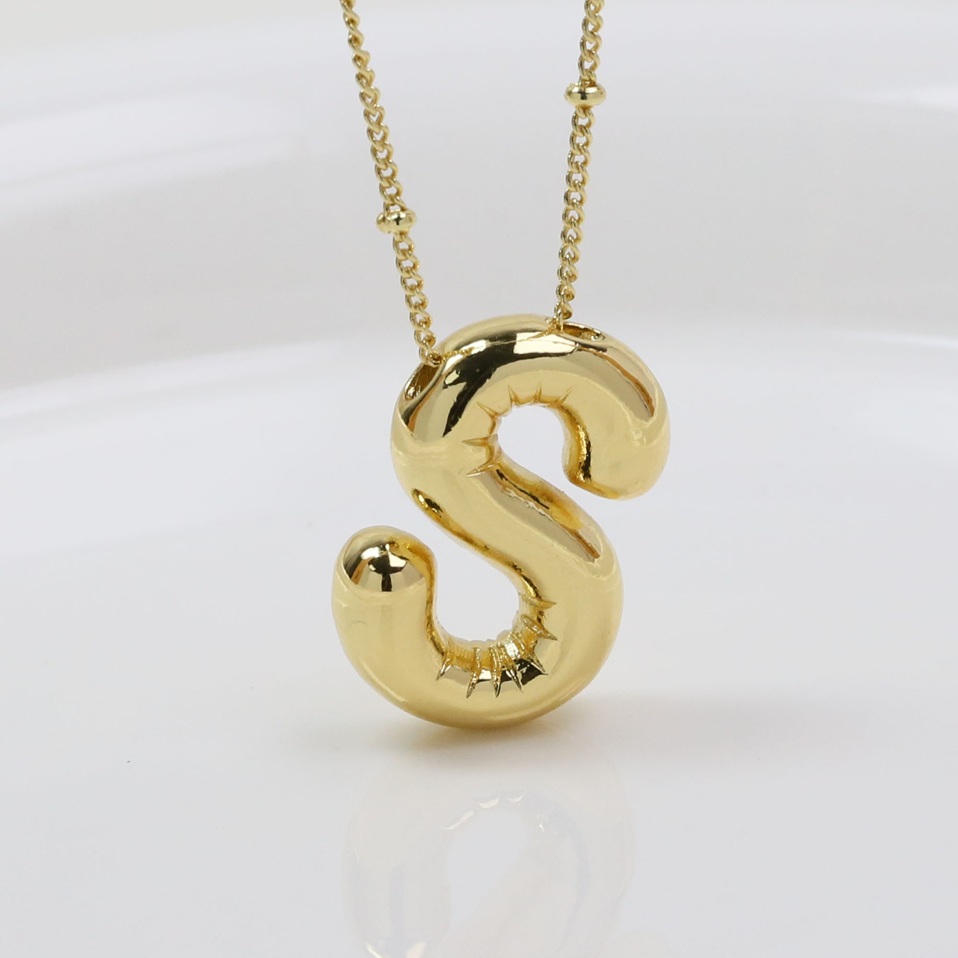 Amazon explosión 18k oro latón brillante globo de burbujas 26 letras inglesas colgante collar de moda