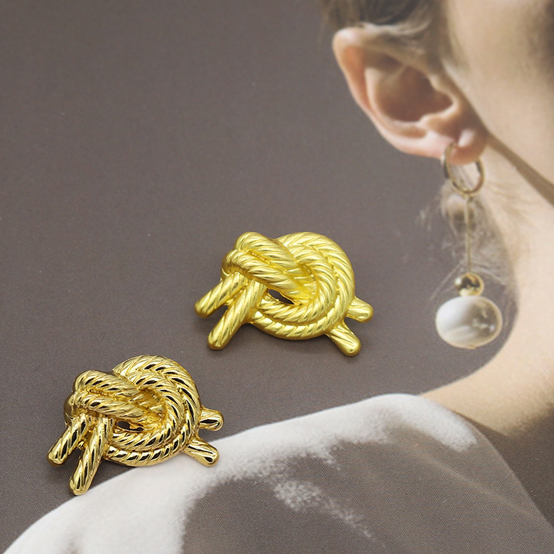 Design personalized knotted metal stitching button Chanel style sweater sweater button suit jacket decorative buckle