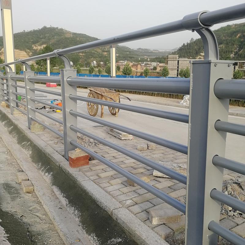 厂家批发不锈钢隔离桥梁护栏 市政河道观景镀锌喷塑桥梁护栏