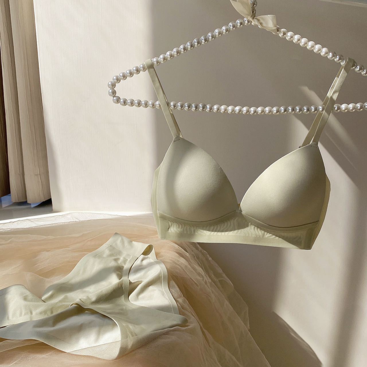 6858 jalea suave y cómoda taza delgada ropa interior inalámbrica ajustada de las mujeres soporte superior inalámbrico sujetador trasero transpirable