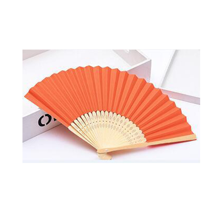 Abanico de boda de venta caliente transfronterizo Abanico de papel de hueso de bambú tallado liso de color caramelo Abanico de papel de bricolaje