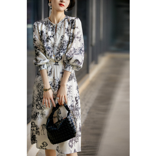 The exquisite and elegant mysterious garden pencil sketch steel pen dress with elastic crepe 23mm silk lantern sleeves