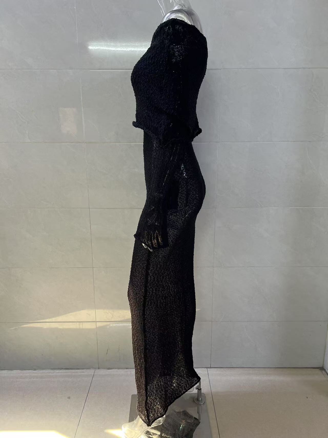 Robe longue à manches longues en maille, épaules dénudées, style français, idéale pour le commerce extérieur transfrontalier (2026)._voghion.com