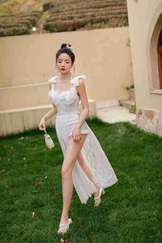 Long skirt two-piece swimsuit for women, conservative one-piece covering the flesh, slimming, sexy suspender swimwear, vacation super fairy hot spring