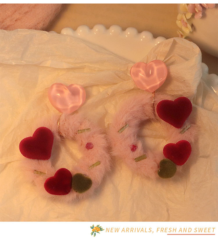 1 Paire Mignon Vêtement De Rue Géométrique Forme De Cœur Peluche Boucles D'oreilles display picture 2