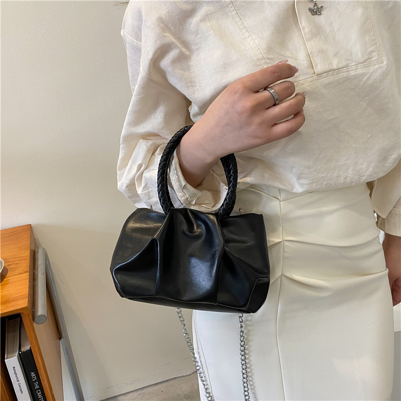 This Year's Fashion Temperament Gentle Handbag Spring/summer 2022 New Pleated One-shoulder Crossbody Chain Bag