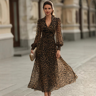 �羳�¿�Ů�b�r���I���y�L���B��ȹ���ŕr���h��Ůʿ�Lȹ