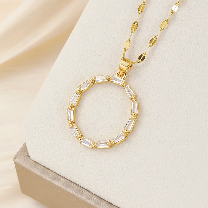 Venta caliente transfronteriza nuevo estilo de cobre con incrustaciones de circón 26 letras inglesas collar colgante T cuadrado de bambú letra cadena de clavícula femenina