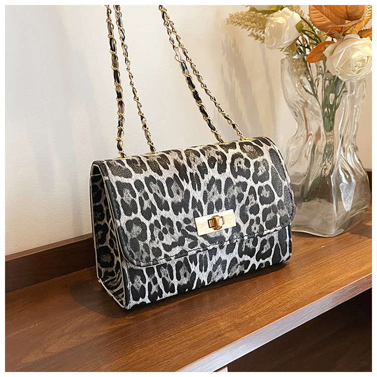 Square Shape Women's Small Pu Leather Leopard Streetwear Sewing Thread Square Flip Cover Shoulder Bag