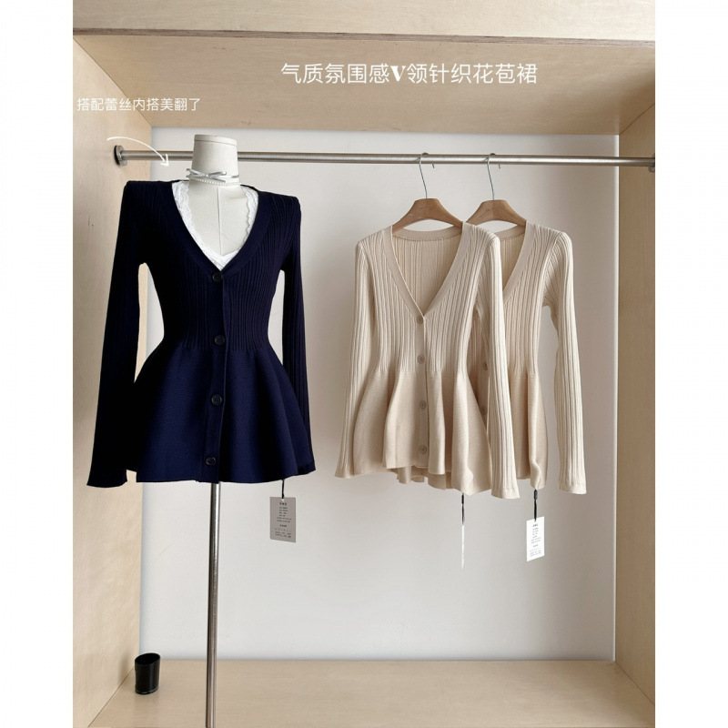 Qianyu 2026 New Style Navy Blue Waist-Cinching Low-Neck Versatile Long-Sleeve V-Neck Slimming Top Floral Knit Cardigan Qianyu 2026 New Style Navy Blue Waist-Cinching Low-Neck Versatile Long-Sleeve V-Neck Slimming Top Floral Knit Cardigan
