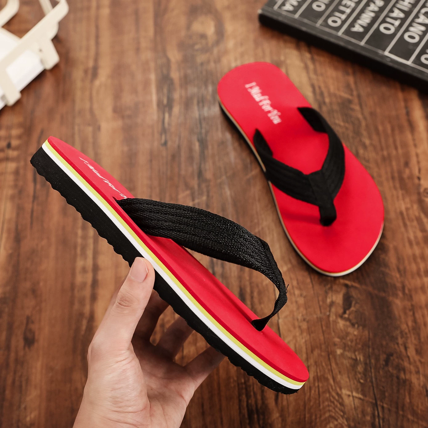 Новые летние модные студенческие шлепанцы в Корейском стиле, мужские массажные цветные блоки, отличительные повседневные пляжные сандалии и тапочки, цвет зажима