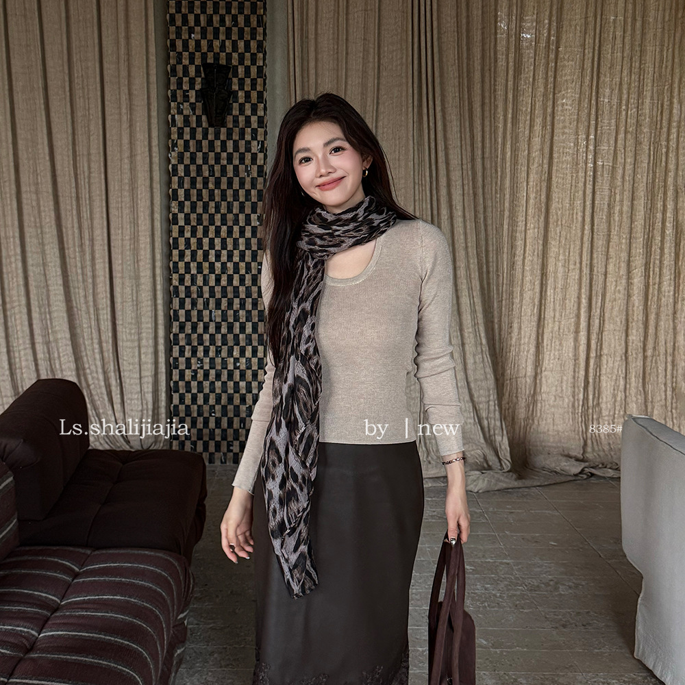 LS Simple U-Neck Base Layer Top with Scarf, Guangzhou Shisanhang 2026 Early Autumn New Women's Top 8385#