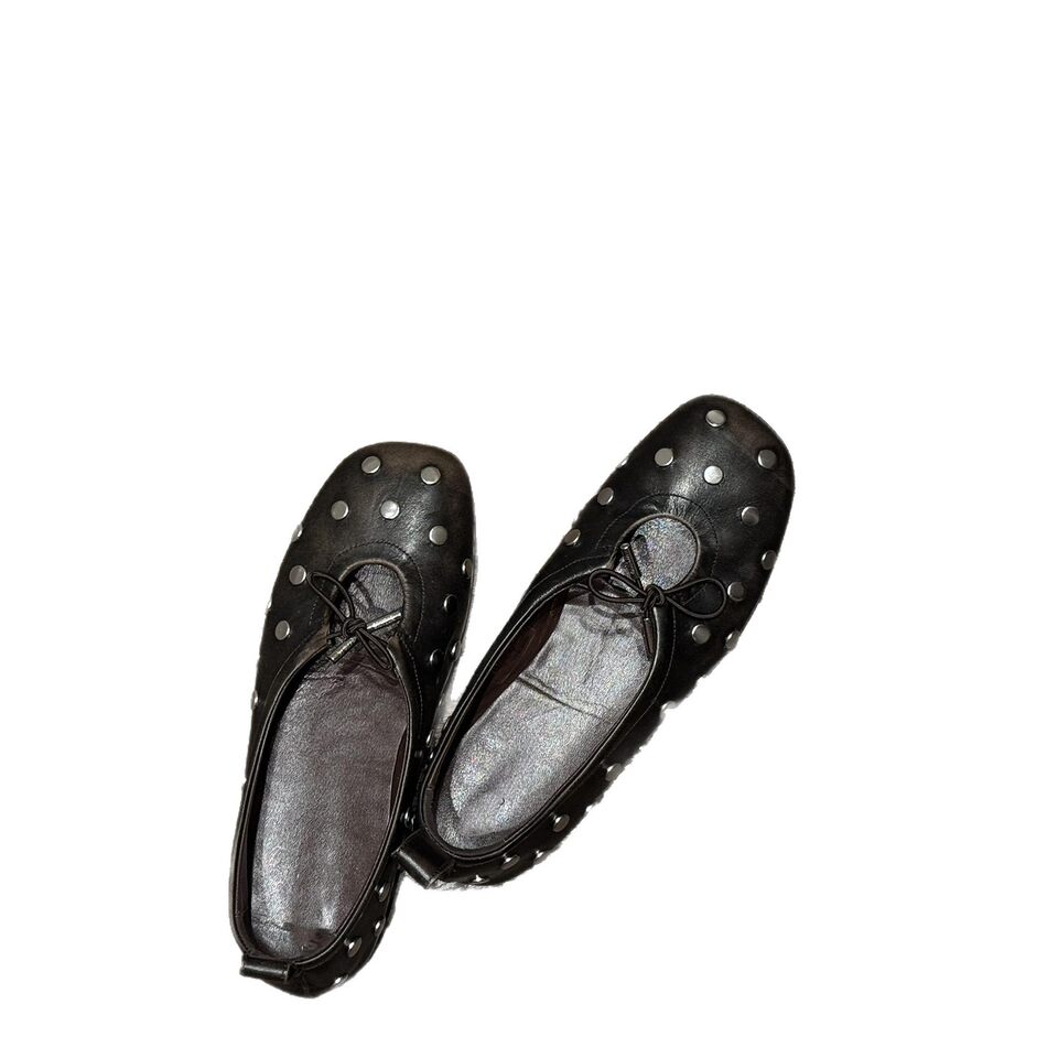 Giày búp bê nữ đế bệt mũi tròn phong cách retro, đính đinh tán, màu loang, thắt nơ, khoét lỗ thoáng khí, đế mềm — Nâu cổ điển (hàng có sẵn), Đen (màu trơn, có sẵn)
