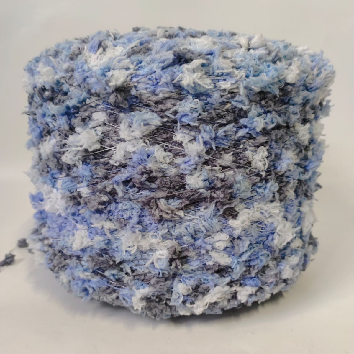 厂家直销 段染马尾纱 特种鱼尾纱线  新品爆款花式纱批发