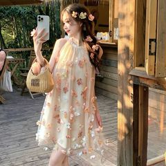 甘くて優しいスタイルの休暇ノースリーブホルターネック花びらデザインドレス女の子のための新しい夏の年齢を減らすスーパーフェアリースカート