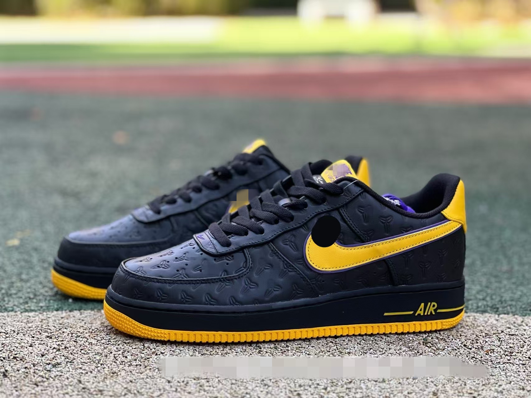 Kobe negro y amarillo