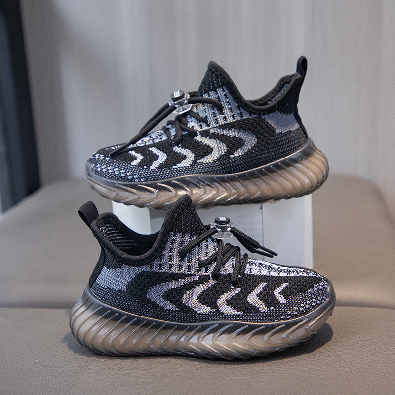 Zapatillas para niños 2025 nuevos zapatos de coco transpirables de tejido volador de verano para niños de mediana edad