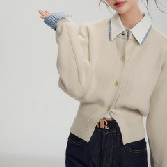 杏色の偽のシャツの襟のニットのカーディガンの女性の冬はやせています。