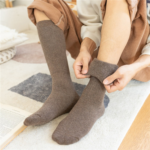 Autumn and winter velvet thickened wool calf socks for men, warm high socks for middle-aged and elderly women, long socks