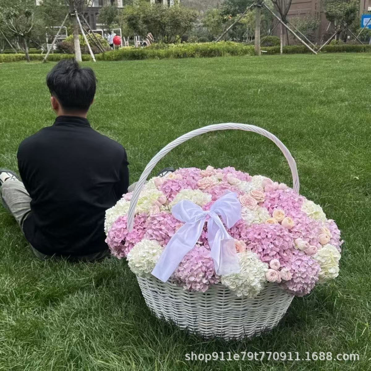 Canasta de Flores de Sauce Redonda Artesanal para Boda