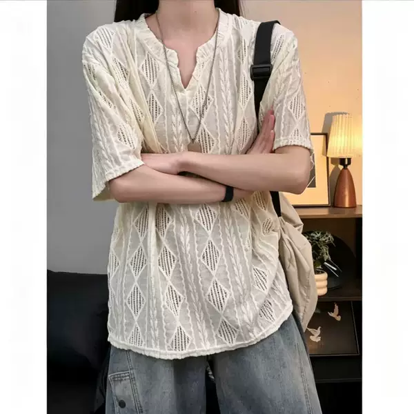 American old money style hollow mesh V-neck T-shirt for men and women, versatile and breathable short-sleeve top for summer, trendy and stylish half-sleeve shirt