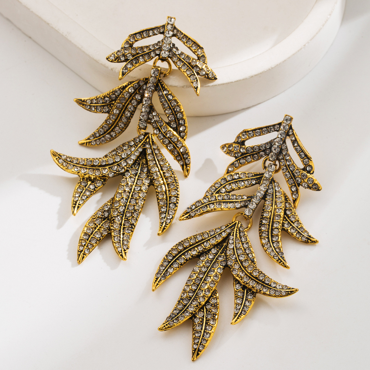 Exaggerated Statement Earrings With Diamonds And Pearls Design_voghion.com
