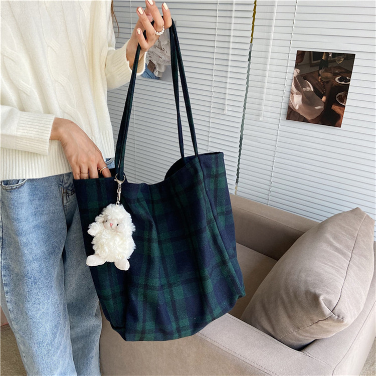 0981 Simple ins checkered woolen single-shoulder bag, hand-held cloth bag, student large-capacity shopping bag, laid-back style women's bag undefined