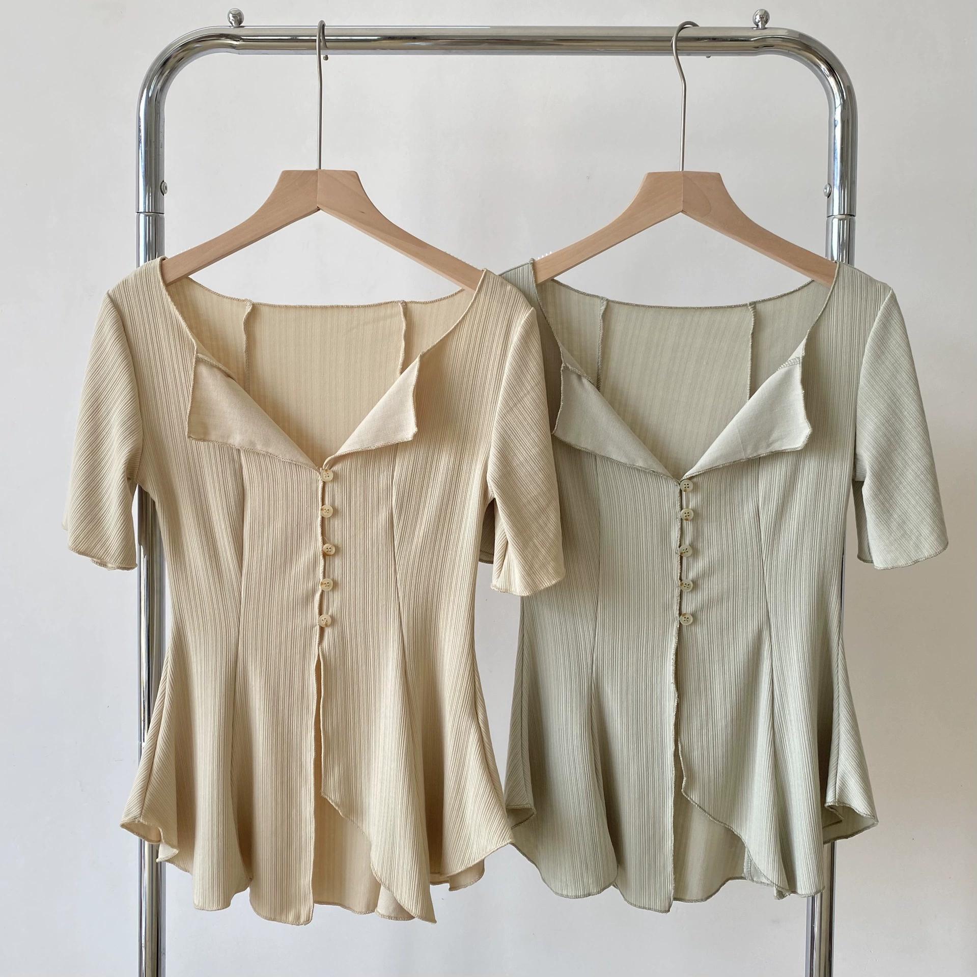 Кардиган с короткими рукавами в оригинальном дизайне