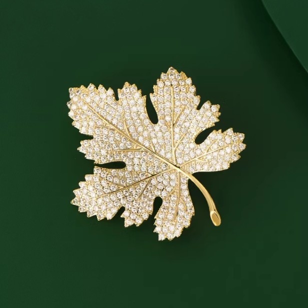 Elegant Maple Leaf Brooch For Women High-end Corsage Accessory_voghion.com