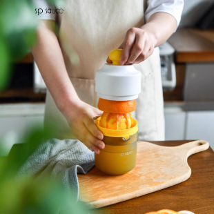 Easy Manual Juicer Small Portable Orange Juice Cup Household Squeezer Fruit Orange Lemon Squeezer