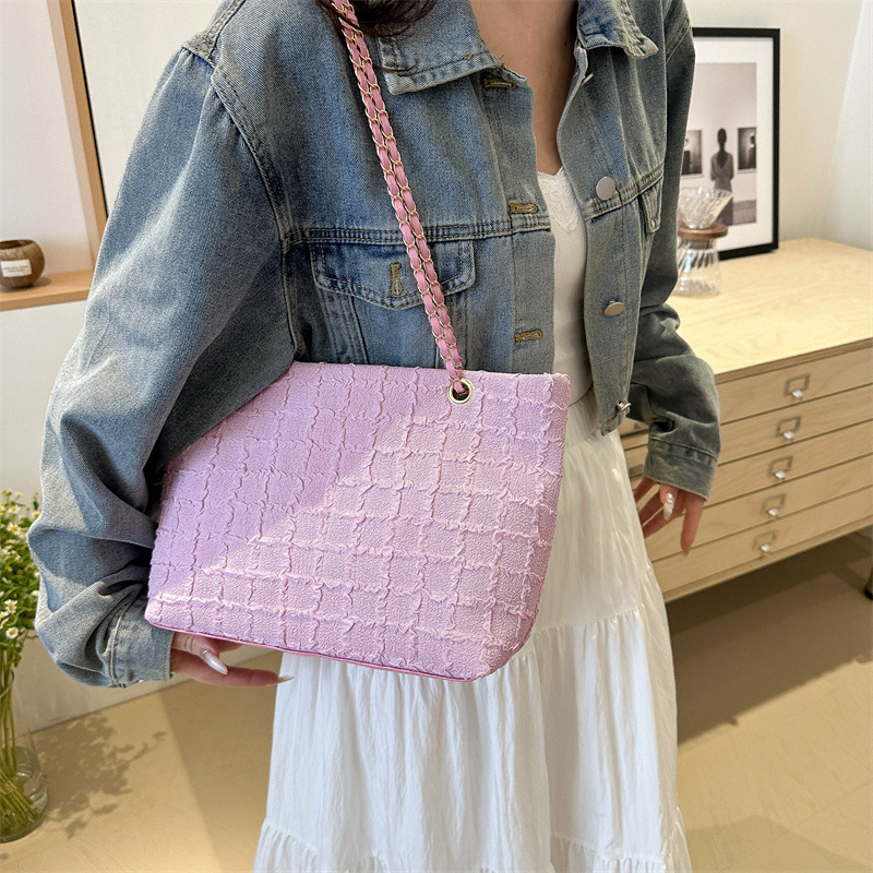 Bolso de moda de moda de estilo extranjero 2024 verano nuevo bolso de viaje casual simple cadena mochila simple