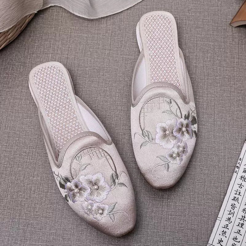 Острая голова тапочки женская весенняя вышивка национальный стиль мягкий фон ретро старая пекинская обувь вышитая обувь женская мода