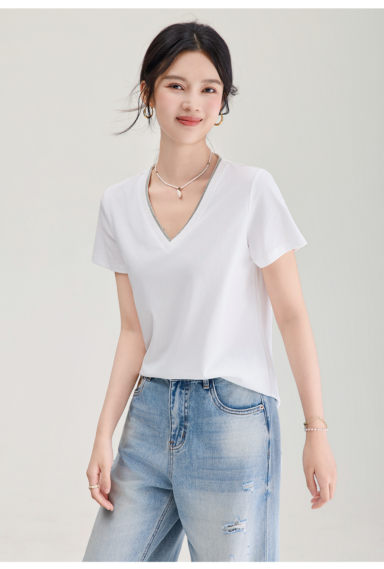 Áo thun nữ cổ V ngắn tay đính đá phong cách công sở — màu trắng chi tiết 18