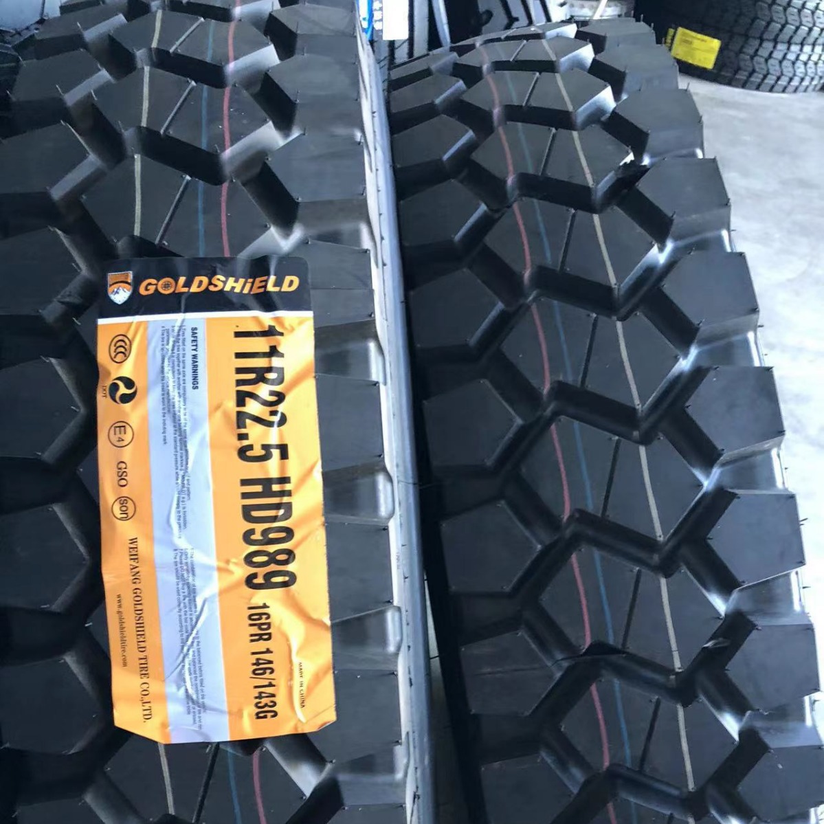 厂家直销卡车轮胎11R金盾重载款批发11R22.5