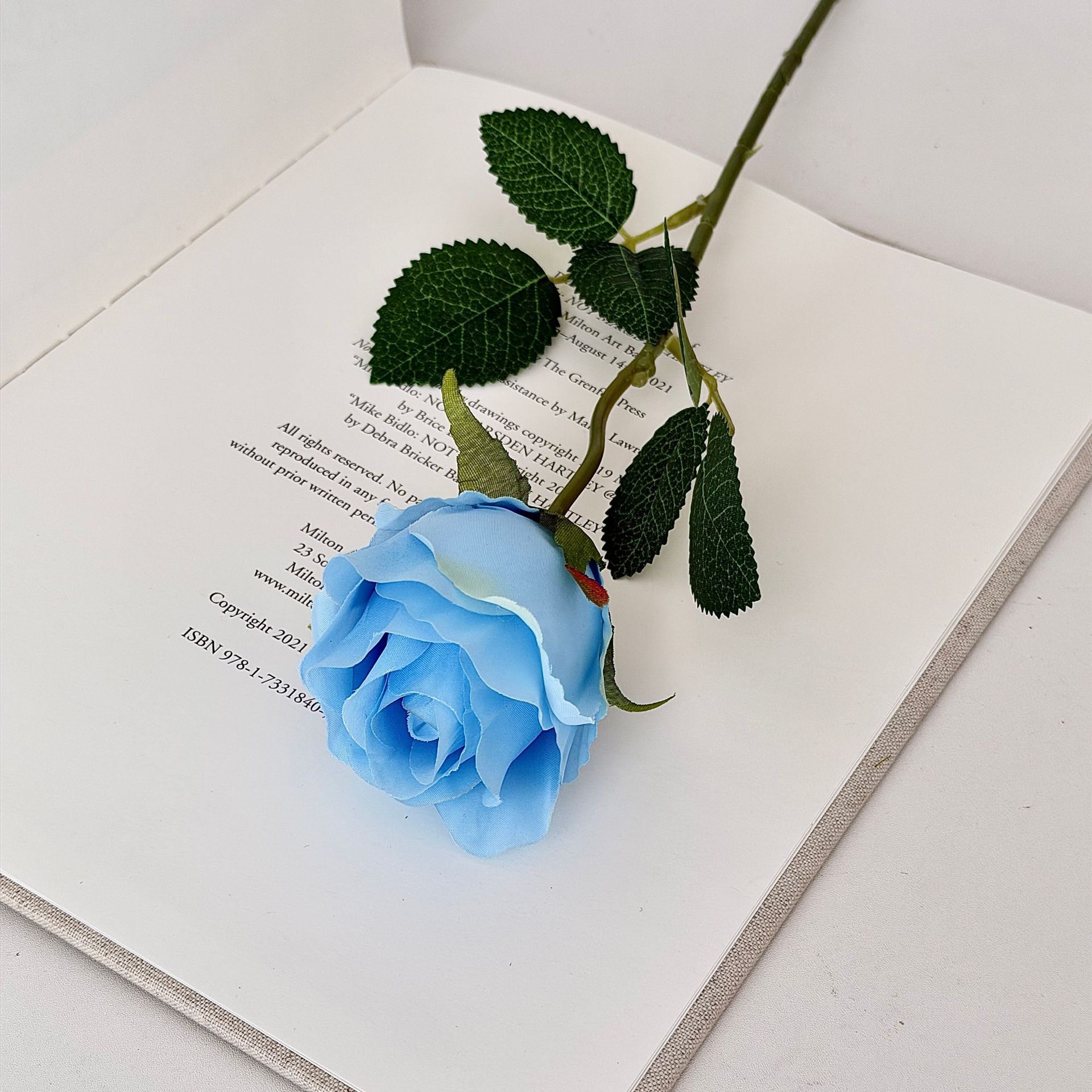 Rosas búlgaras de alta calidad imitación de seda ramo de flores falsas decoración de decoración de la mesa interior de la sala de estar