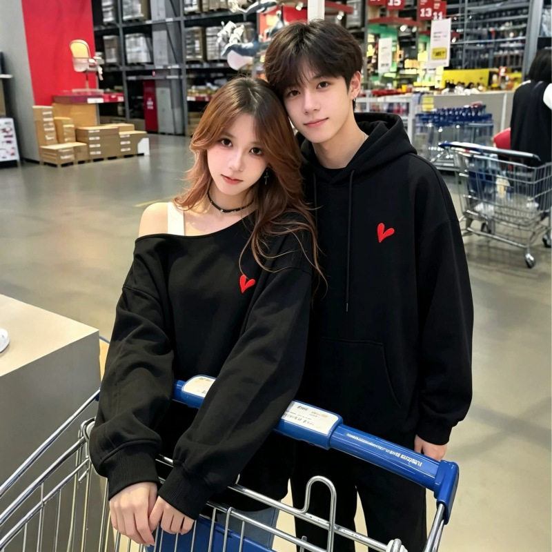Special couple's clothing for autumn and winter, super stylish hooded top, 2026 new early autumn and winter American style off-shoulder sweatshirt for women Special couple's clothing for autumn and winter, super stylish hooded top, 2026 new early autumn and winter American style off-shoulder sweatshirt for women