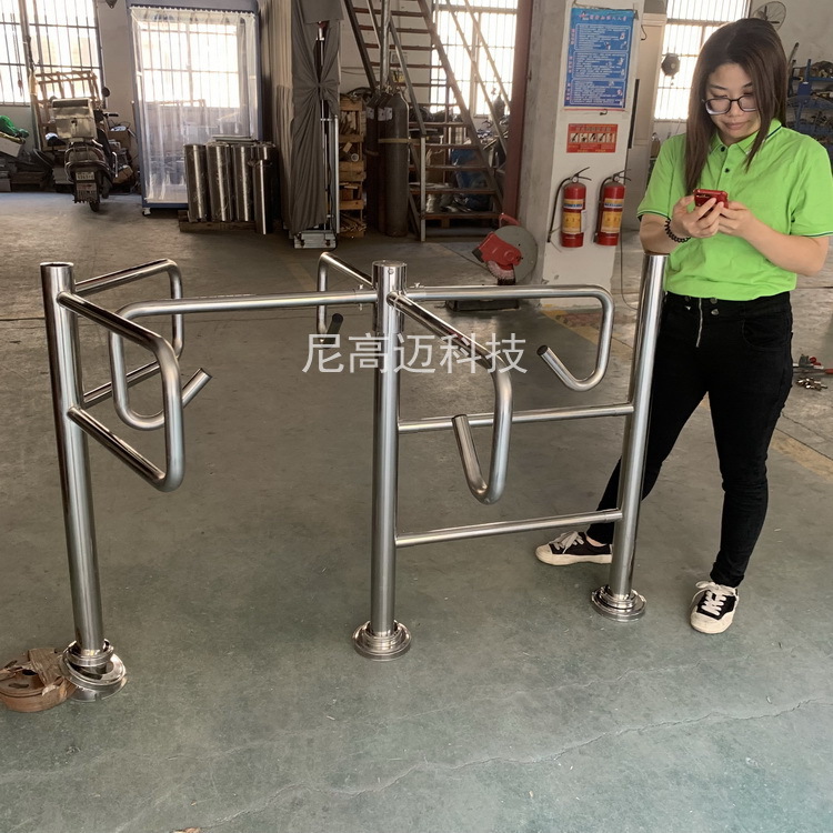 供应十字转闸门 车站医院超市单向出入口器 不锈钢栏杆式进出口门